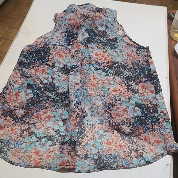 AMBIANCE APPAREL Adorable sheer sleeveless blouse - Picture 5 of 5